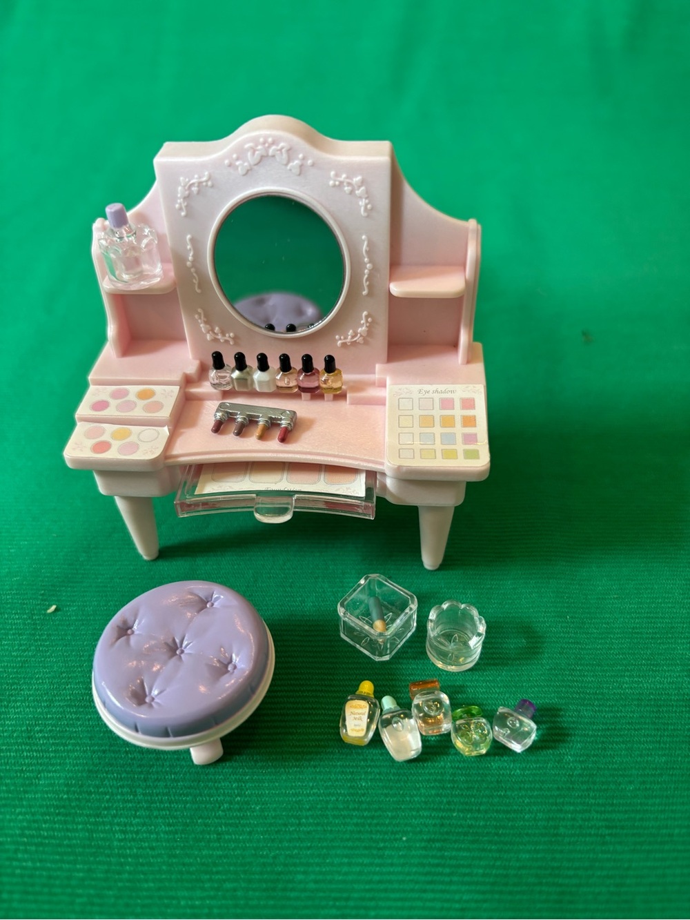 CALICO CRITTERS  Beauty Makeup Salon w vanity set Rare